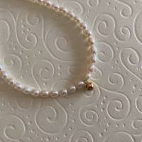 Weiße Perlenkette mit Ball: Gold filled, Zuchtperlen in Tropfenform, Brautschmuck, Geschenk Frau, Handarbeit aus Bayern Bild 7