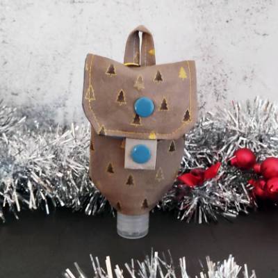 Desinfektionsmittel Anhänger / Handgeltasche mit Karabiner TANNENBÄUME - Eine Tasche für 2 Flaschengrößen | RÄUBERKIND