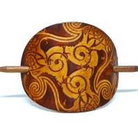 Leder Haarspange – OX Antique Lion Triskele – Vickys World - Rindleder & Holz Bild 2