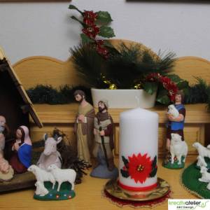 Handverzierte Weihnachtskerze mit Weihnachtsstern und Ilex, festliche Weihnachtsdeko, personalisierbares Geschenk Bild 8
