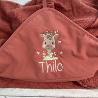 personalisiertes Kapuzenhandtuch mit süßer Giraffe | besticktes Handtuch mit Namen | Geschenkidee zur Geburt Weihnachten Bild 8