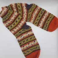Gr. 43, Handgestrickte Wollsocken mit farblich abgesetzter Ferse und Spitze Bild 1