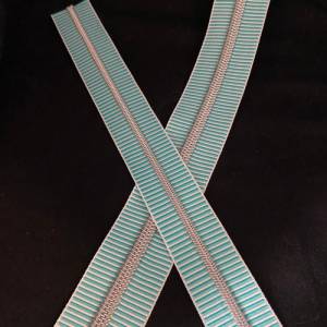 Reißverschluss „Silver Stripes“, breit, grün-weiß / Endlosreißverschluss mit metallisierter Kunststoffraupe / Meterware Bild 4