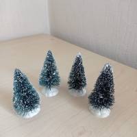 Miniatur Waldszene im Winter - 4 verschneite Tannen Tannenbäume zur Dekoration oder zum Basteln Feengarten Wichteltür Bild 1