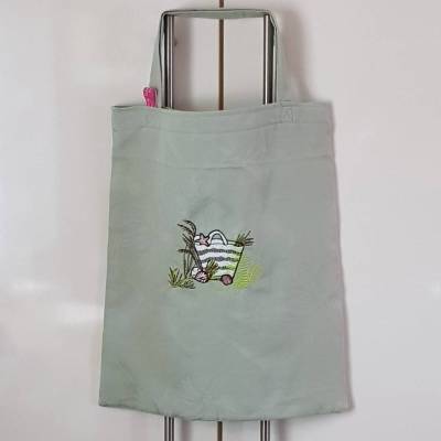 grüne Einkaufstasche, Einkaufsbeutel mit Stickerei in Variationen, upcycling, jede Tasche ein Unikat