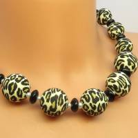 Kette "Leopardy" aus Silikonperlen im Leo-Look, weißen Perlen, schwarzen Achat-Rondellen u. Magnetschliesse, ver Bild 1