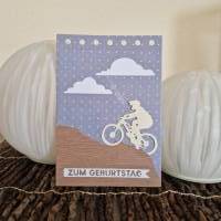 Geburtstagskarte Mountainbiker / Berge Wolken Karte / Radfahrer Grußkarte / Mountainbike Geburtstag / Fahrrad-Geburtstag Bild 2