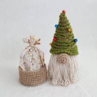 Handgefertigter Wichtel-Weihnachtsbaum mit Innenfach für Geschenke Bild 1