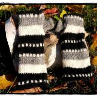 Handstulpen schwarz/grau/beige, Wollstulpen mit Fleecefutter, Pulswärmer, Handwärmer aus Schafswolle Bild 5