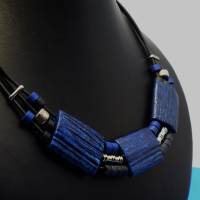 Keramikkette 3x3, blau, silber, schwarz, Lederkette, Collier, Statementkette, Halskette, Handarbeit, Keramikschmuck Bild 1