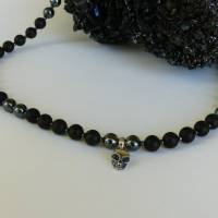 tolle Herrenkette mit schwarzen matten Onyxperlen und silbernem Symbol dem Totenkopf. Ein Unikat vom Goldschmied Bild 5