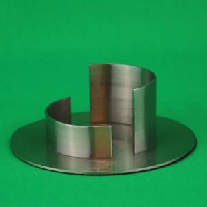 Flacher Metall-Leuchter aus Messing, matt vernickelt (silber), für Kerzen mit einem Durchmesser von 50 mm geeignet Bild 4