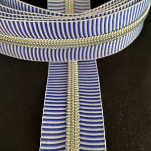 Reißverschluss „Silver Stripes“, breit, blau-weiß / Endlosreißverschluss mit metallisierter Kunststoffraupe / Meterware Bild 5