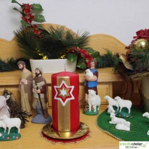 Handgefertigte Rote Adventskerze mit Goldenem Sternenbanner, Personalisierbare Weihnachtskerze Bild 9