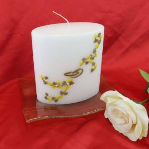 weiße Hochzeitskerze mit Blumenranke, ovale Formenkerze, gelb/gold mit Ringen, Traukerze, Brautkerze, personalisierbar Bild 6