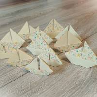 10 Origami Segelboote, Tischdeko Konfirmation, Taufe, Hochzeit, Schiffe, Boote, Papierdeko hellgelb Bild 1