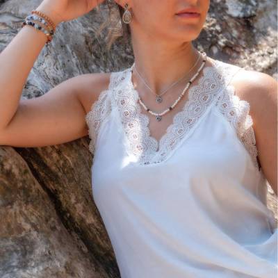 Handgefertigtes, 3-reihiges Slip-On Armband aus Walnuss- und Kascholongperlen mit Silber.