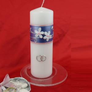 Hochzeitskerze mit blauem Band, weißen Blumen und Ringen, Traukerze, Trauung, personalisiertes Hochzeitsgeschenk Bild 1