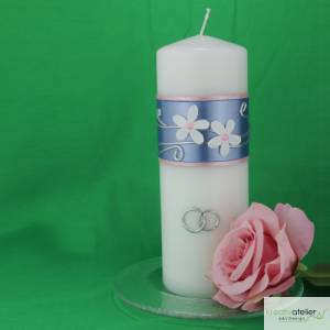Hochzeitskerze mit blauem Band, weißen Blumen und Ringen, Traukerze, Trauung, personalisiertes Hochzeitsgeschenk Bild 6