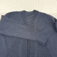 Cardigan Damenstrickjacke in Rauchblau Handarbeit aus Wolle (Merino extrafein) Größe M Bild 4