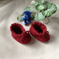 Gehäkelte Babyschuhe für Neugeborene, 9 cm lang, rot, Geschenk zur Geburt, Schuhe für Frühchen Bild 3