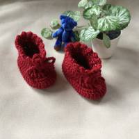 Gehäkelte Babyschuhe für Neugeborene, 9 cm lang, rot, Geschenk zur Geburt, Schuhe für Frühchen Bild 4