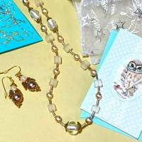 Set Ohrringe Engel und Kette weiß goldfarben in Geschenkverpackung mit Mini Karte Muttertagsgeschenk Bild 4