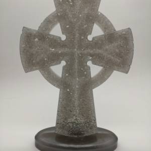 3D großes keltisches Kreuz in silber grau mit Standfuß Bild 1