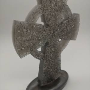 3D großes keltisches Kreuz in silber grau mit Standfuß Bild 4