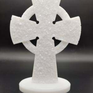 3D großes keltisches Kreuz in weiß mit Standfuß Bild 1