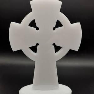 3D großes keltisches Kreuz in weiß mit Standfuß Bild 3