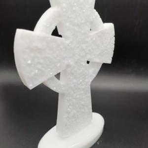 3D großes keltisches Kreuz in weiß mit Standfuß Bild 4