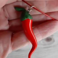 Halsreif Chili Fimo Rot Kette modelliert aus Polymer Clay Bild 4