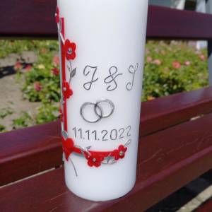 Hochzeitskerze mit roter Blumenranke und zwei Ringen, Traukerze, Trauung, personalisiertes Hochzeitsgeschenk, Deko Bild 4