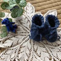 Gehäkelte blaue Babyschuhe für Neugeborene, 9 cm lang, Geschenk zur Geburt, Schuhe für Frühchen Bild 3