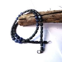 Edelsteinkette für Männer aus Sodalith, jeans blau und Hämatin Steinen in mattem Schwarz für den Wow-Effekt Bild 1