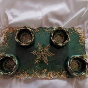 Tablett Adventsgesteck Weihnachtsdekoration mit 4 Kerzenhaltern aus Resin Epoxidharz Bild 2