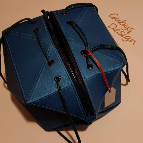 Handtasche im Tangram-Style, Handmade, Unikat aus Kunstleder
