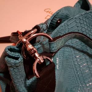 Umhängetasche - Handtasche aus Kunstleder im Krokodesign, Raumwunder Bild 7