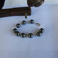 Auffälliges Glieder Armband mit schwarzen Muschel Perlen und Silber Karabiner. Handgemacht vom Goldschmied Bild 5