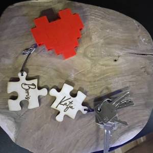 Pärchen Geschenkset personalisierte Puzzleteile. Schlüsselanhänger, Jahrestag oder Valentinstag Geschenk für Paare, Freu Bild 2