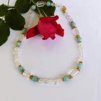 Ein Blickfang ist diese Halskette mit funkelndem Kristall & mintfarbenem Apatith. Handgemacht für den aparten Sommerlook Bild 3