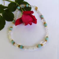 Ein Blickfang ist diese Halskette mit funkelndem Kristall & mintfarbenem Apatith. Handgemacht für den aparten Sommerlook Bild 5