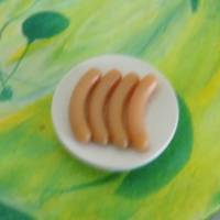 Miniatur Wurst 4 Wienerle oder Bratwürstchen für Küche im Puppenhaus oder  zur Dekoration , Krippenbau,Wichteltür Bild 1