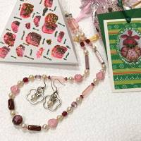 Set Kette Rosenquarz und Ohrringe Perlen weiß in Geschenkverpackung Geschenk Bild 1