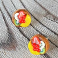 Ohrstecker Mini Obst Törtchen Ohrringe Ohrschmuck modelliert aus Fimo Bild 1