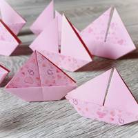 10 Origami Segelboote, Tischdeko Konfirmation, Taufe, Hochzeit, Schiffe, Boote, Papierdeko rosa Bild 2