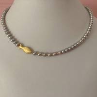 Graue Perlenkette mit Fisch Si925 vergoldet, Zuchtperlen Kette, eleganter Brautschmuck, Geschenk, Handarbeit aus Bayern Bild 1