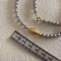 Graue Perlenkette mit Fisch Si925 vergoldet, Zuchtperlen Kette, eleganter Brautschmuck, Geschenk, Handarbeit aus Bayern Bild 2