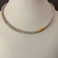 Graue Perlenkette mit Fisch Si925 vergoldet, Zuchtperlen Kette, eleganter Brautschmuck, Geschenk, Handarbeit aus Bayern Bild 5
